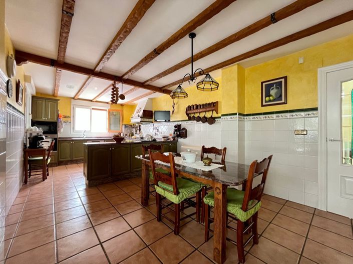 Image No.17-4 Bed Townhouse for sale