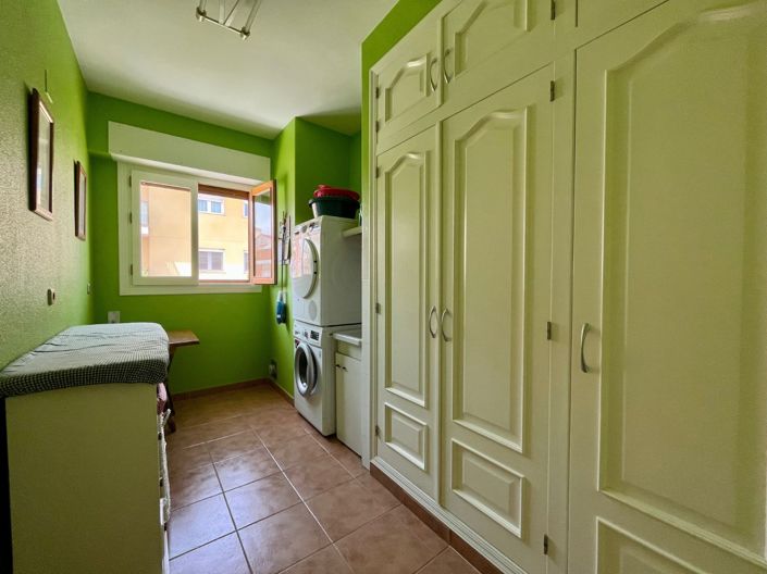 Image No.18-4 Bed Townhouse for sale