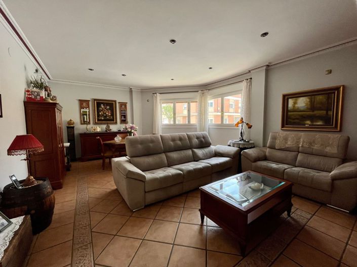 Image No.3-4 Bed Townhouse for sale