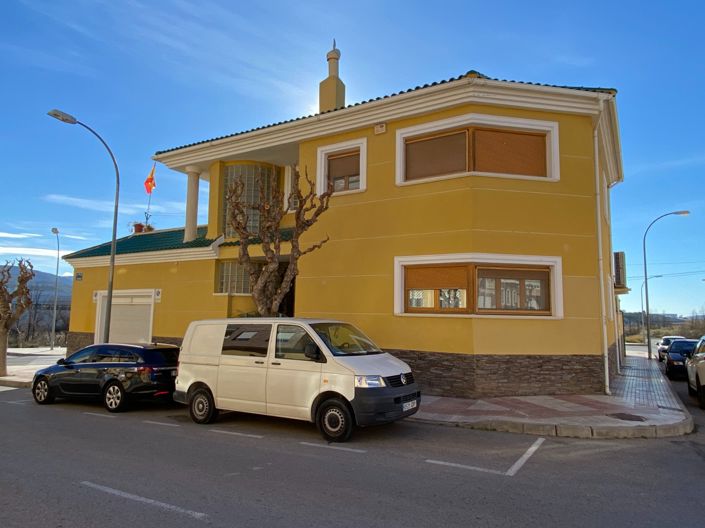 Image No.40-4 Bed Townhouse for sale