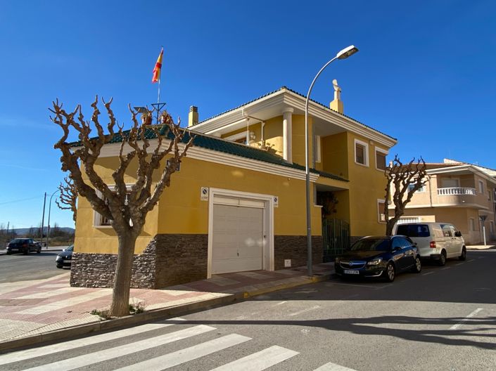 Image No.41-4 Bed Townhouse for sale