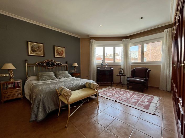 Image No.6-4 Bed Townhouse for sale