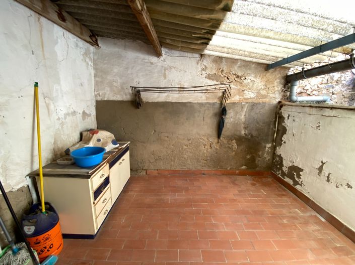 Image No.12-12 Bed Townhouse for sale