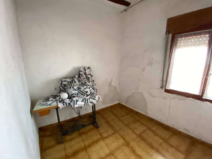 Image No.13-12 Bed Townhouse for sale