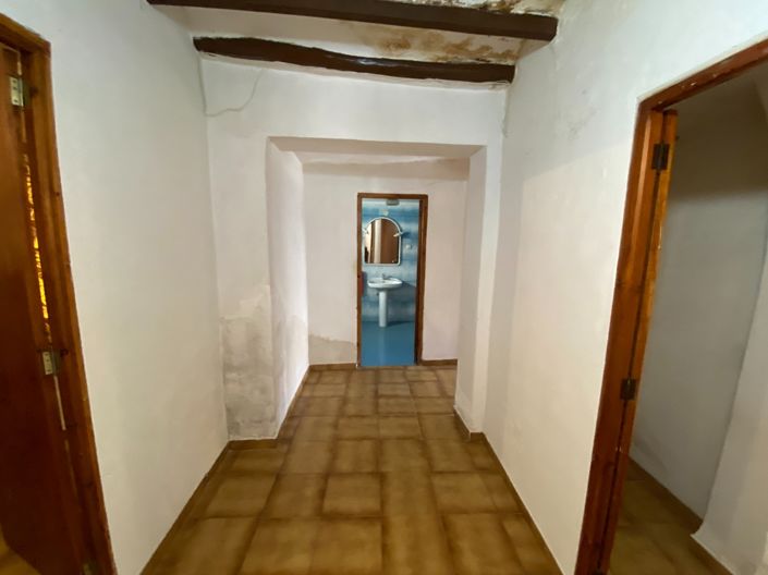 Image No.15-12 Bed Townhouse for sale