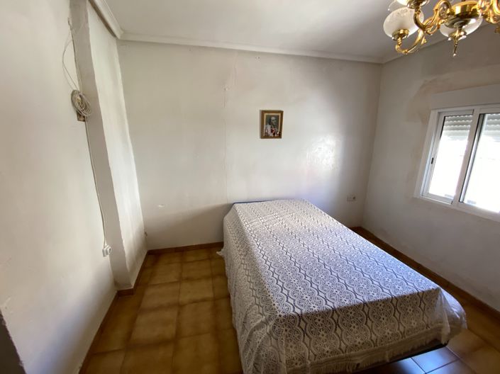 Image No.17-12 Bed Townhouse for sale