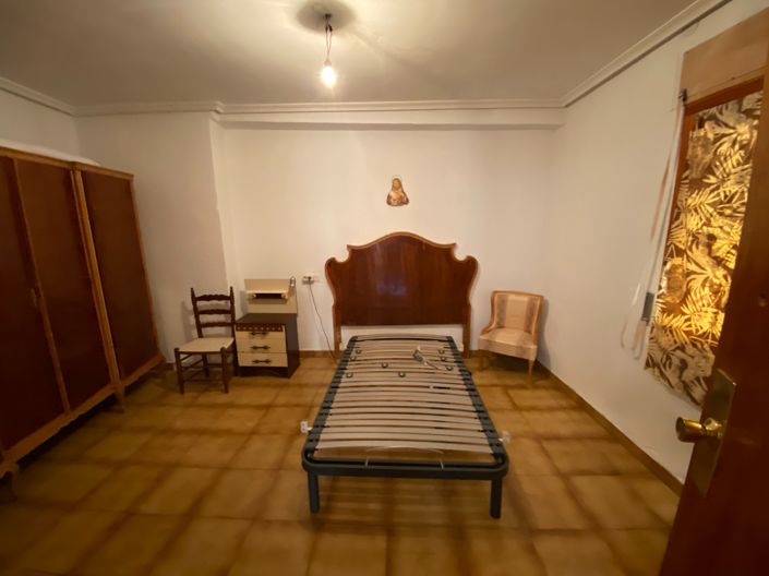 Image No.20-12 Bed Townhouse for sale