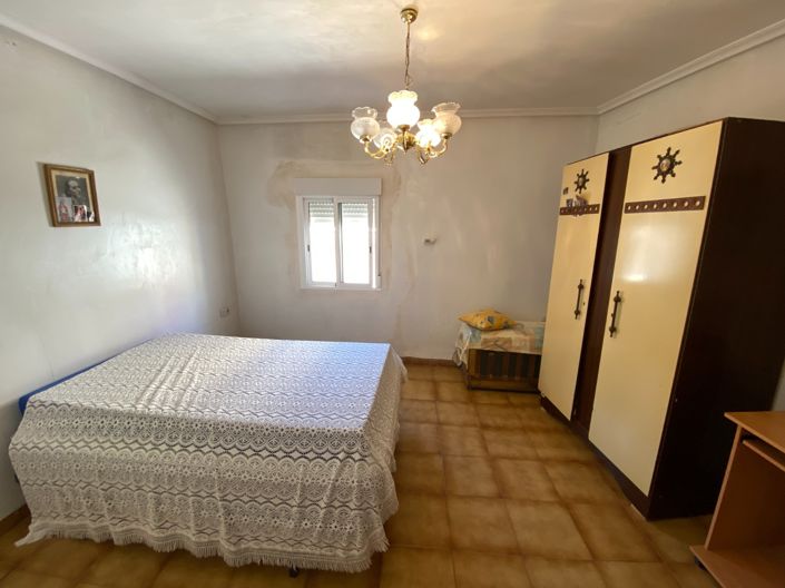 Image No.21-12 Bed Townhouse for sale