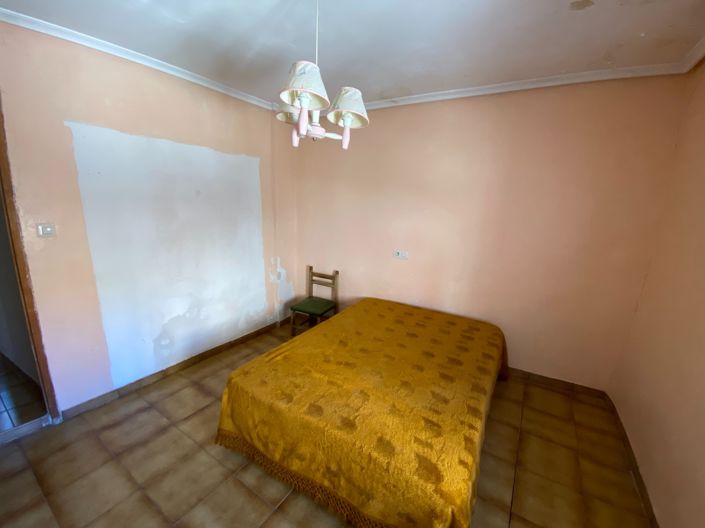 Image No.26-12 Bed Townhouse for sale