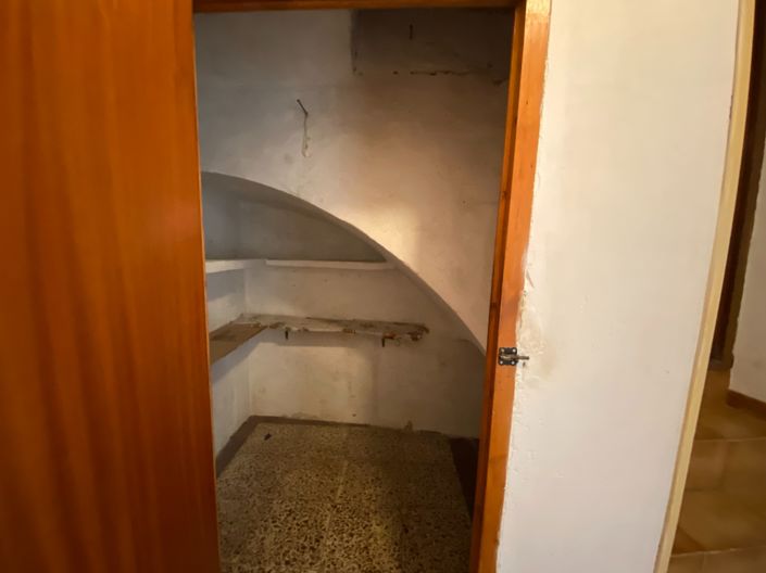 Image No.27-12 Bed Townhouse for sale