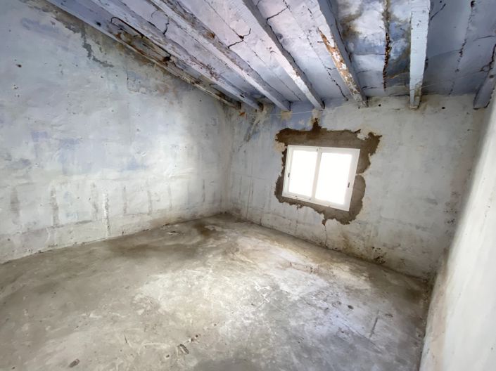 Image No.33-12 Bed Townhouse for sale