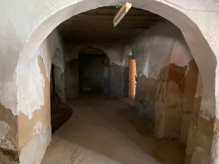 Image No.48-12 Bed Townhouse for sale