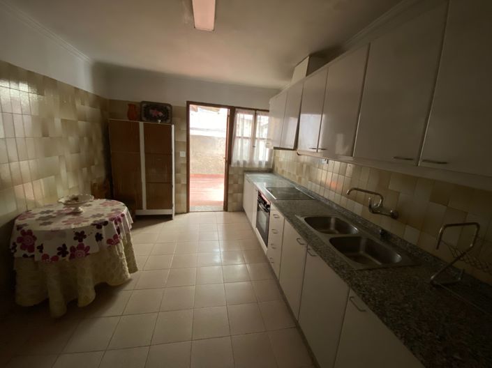 Image No.5-12 Bed Townhouse for sale