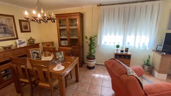 Image No.5-Maison de ville de 5 chambres à vendre à Sax