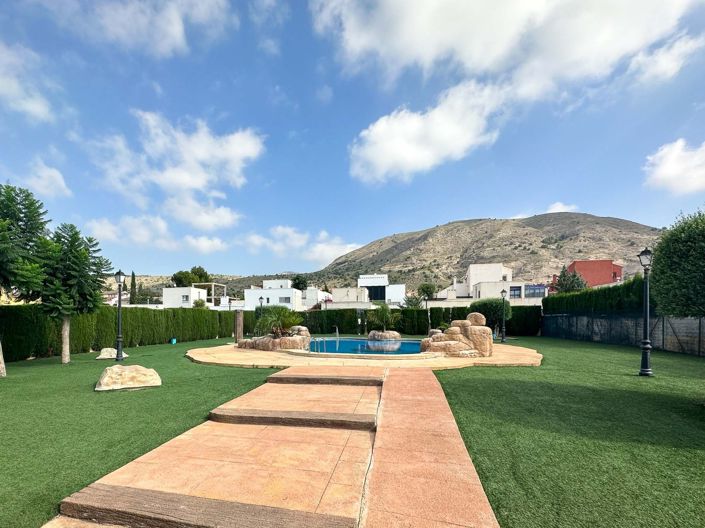 Image No.1-Villa de 2 chambres à vendre à Alicante