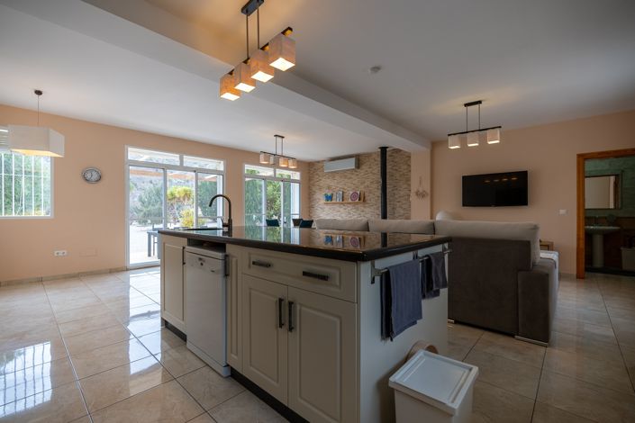 Image No.28-6 Bed Villa for sale