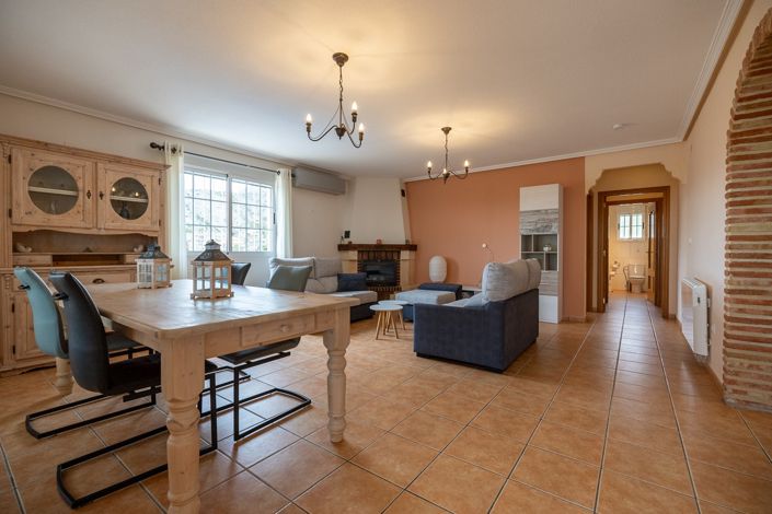 Image No.41-6 Bed Villa for sale