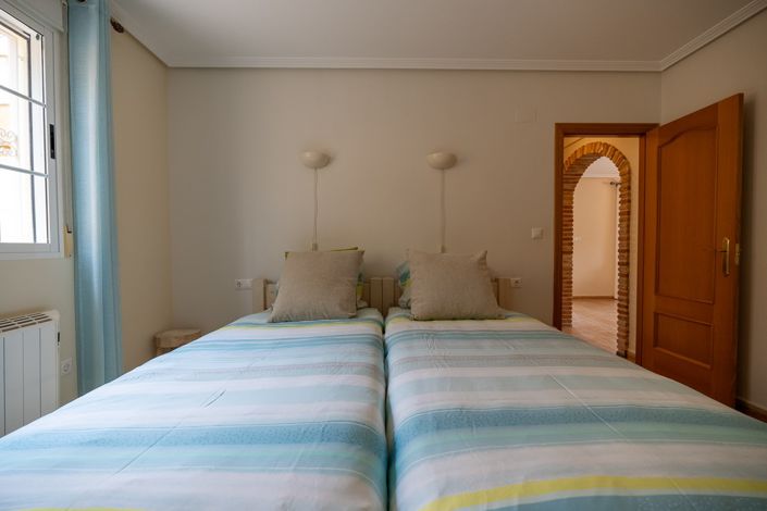 Image No.5-6 Bed Villa for sale