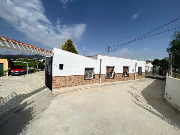 Image No.1-4 Bed Country House for sale