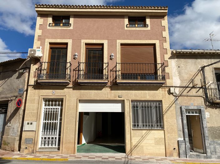 Image No.1-4 Bed Townhouse for sale