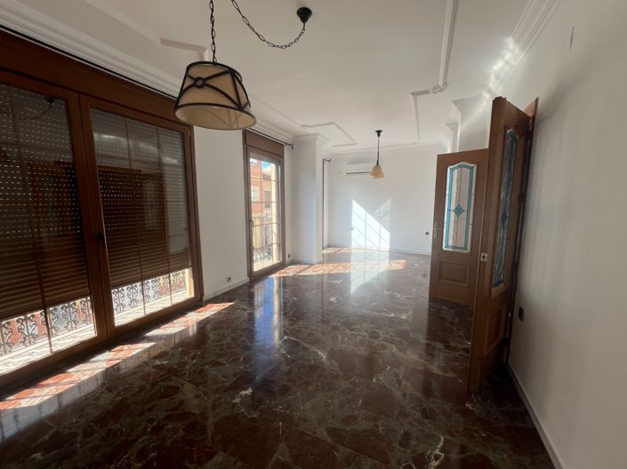 Image No.14-4 Bed Townhouse for sale