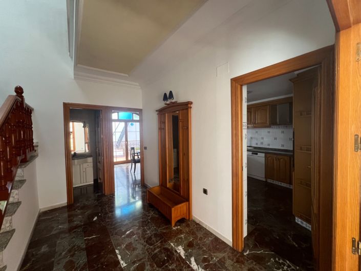 Image No.15-4 Bed Townhouse for sale