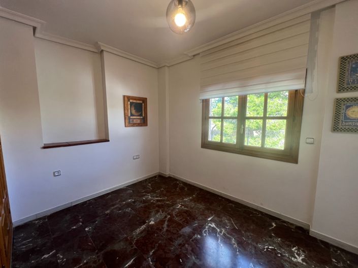 Image No.16-4 Bed Townhouse for sale