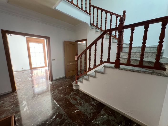 Image No.17-4 Bed Townhouse for sale