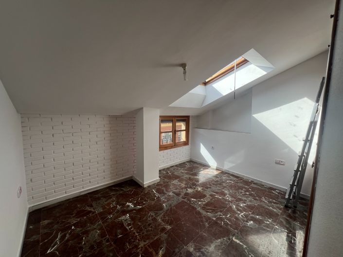 Image No.21-4 Bed Townhouse for sale