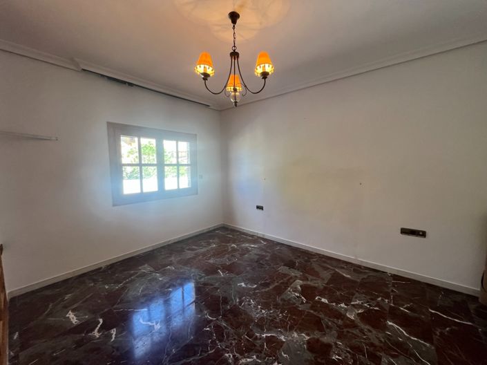 Image No.22-4 Bed Townhouse for sale