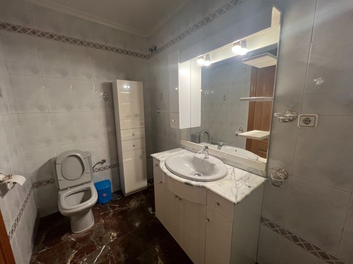 Image No.30-4 Bed Townhouse for sale