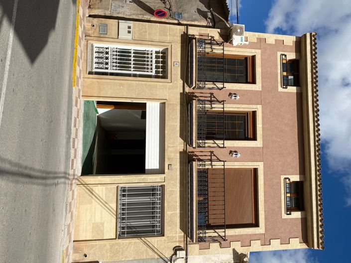 Image No.38-4 Bed Townhouse for sale