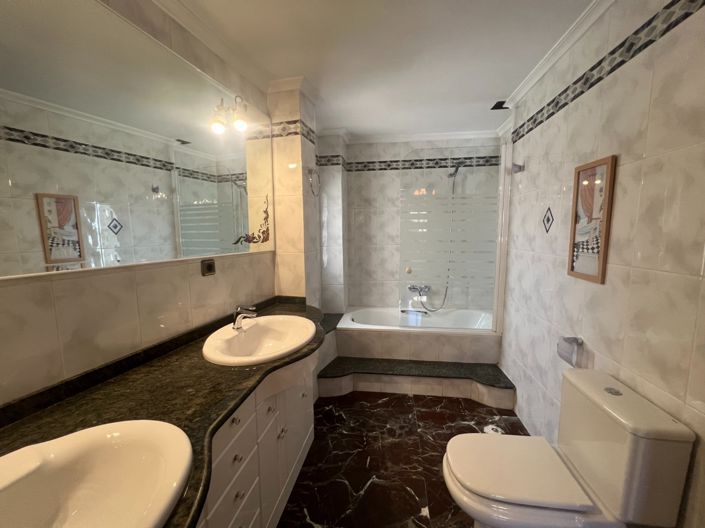 Image No.5-4 Bed Townhouse for sale