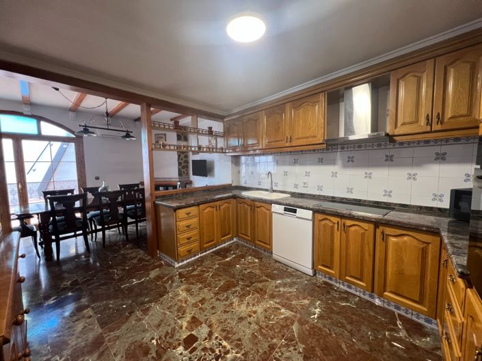 Image No.6-4 Bed Townhouse for sale