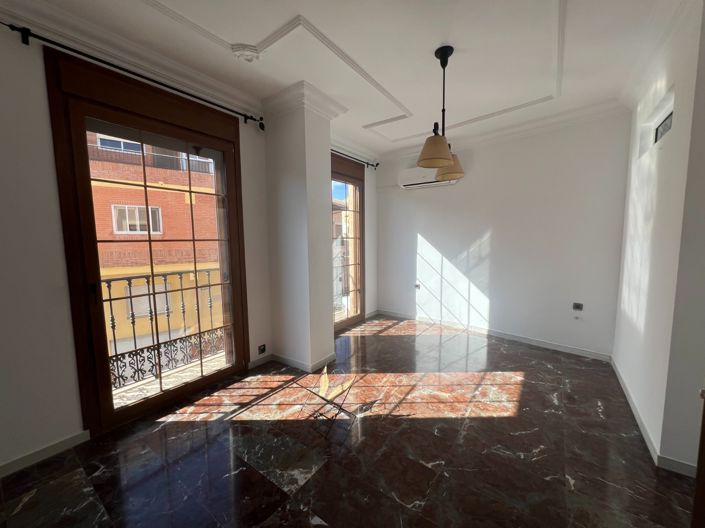 Image No.7-4 Bed Townhouse for sale