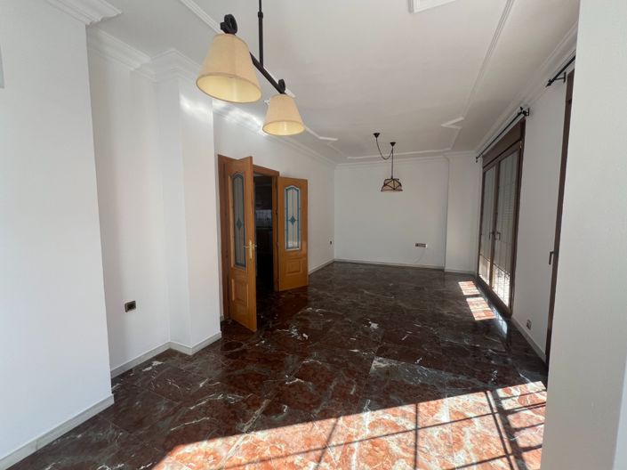 Image No.8-4 Bed Townhouse for sale