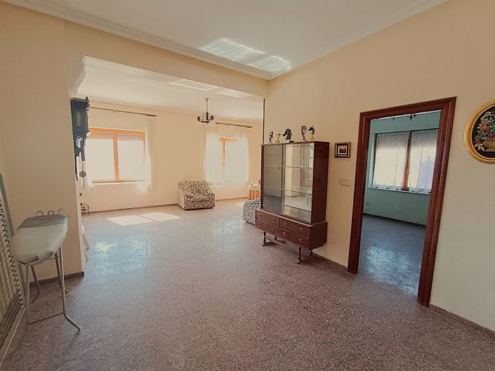 Image No.10-6 Bed Country House for sale