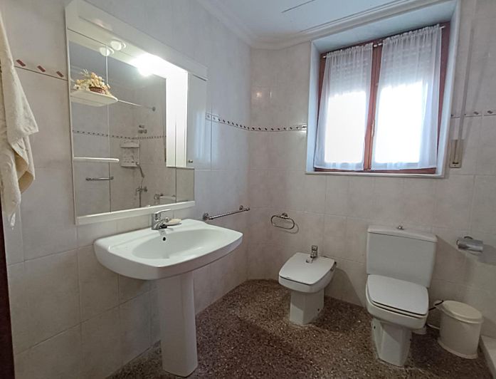 Image No.24-6 Bed Country House for sale