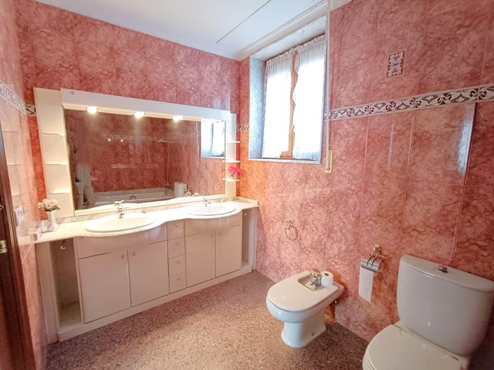 Image No.29-6 Bed Country House for sale