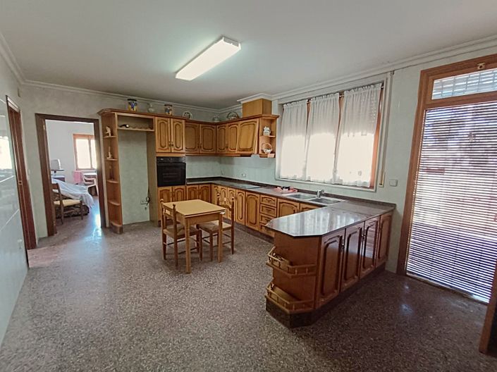 Image No.8-6 Bed Country House for sale