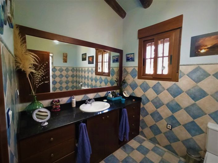 Image No.21-3 Bed Country House for sale