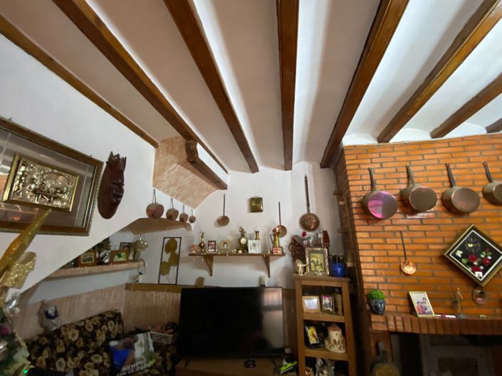 Image No.2-Maison de campagne de 7 chambres à vendre à Sax