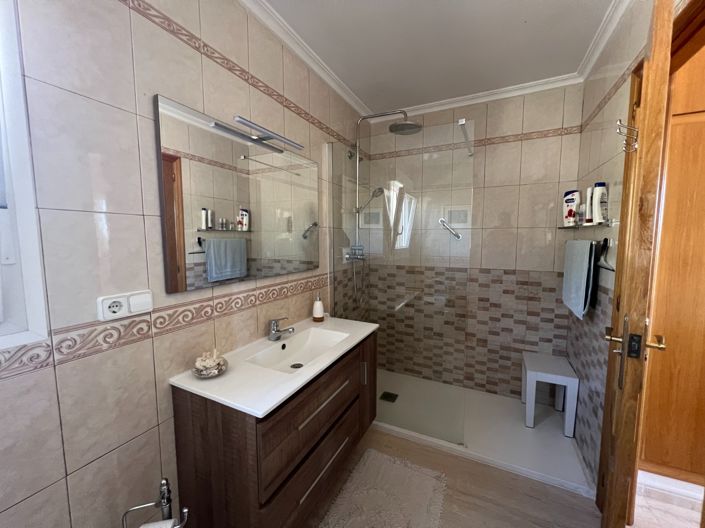 Image No.19-3 Bed Villa for sale