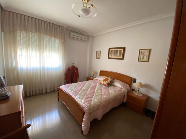 Image No.13-7 Bed Townhouse for sale