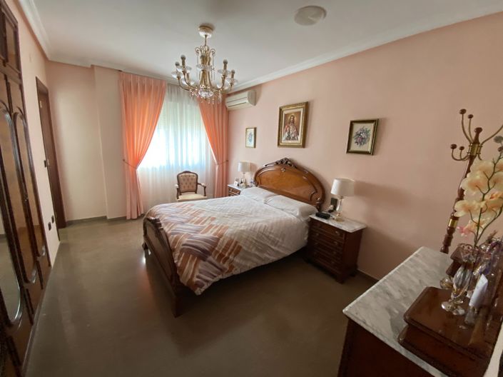 Image No.19-7 Bed Townhouse for sale