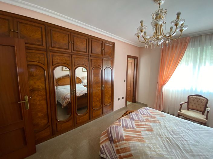 Image No.20-7 Bed Townhouse for sale