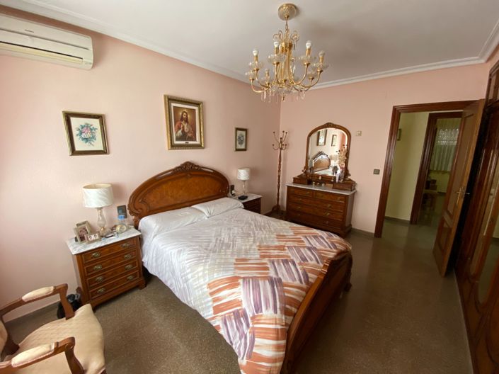 Image No.21-7 Bed Townhouse for sale