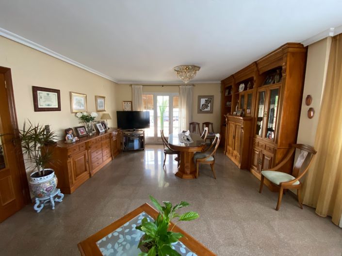 Image No.8-7 Bed Townhouse for sale