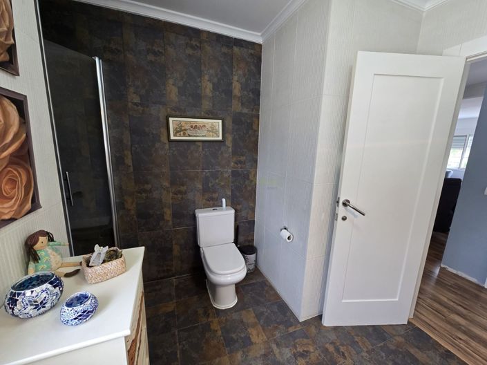 Image No.19-3 Bed Country House for sale