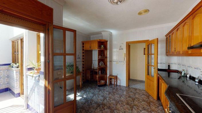 Image No.37-4 Bed Townhouse for sale